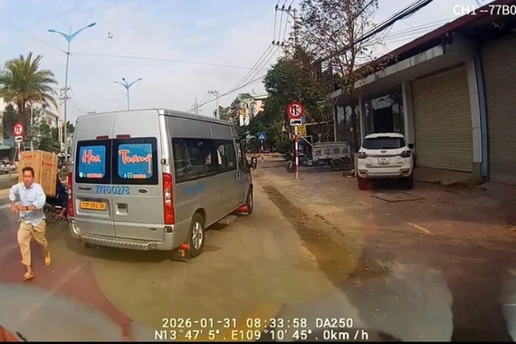 Tài xế xe khách bị chặn đường, hành hung trên đường Tây Sơn, đoạn qua phường Quy Nhơn Bắc.