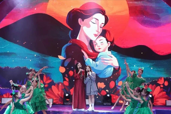 chương trình nghệ thuật Ơn nghĩa sinh thành 2025 đã diễn ra trong không khí trang trọng, xúc động.