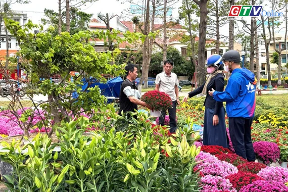 Toàn cảnh Gia Lai 24h: Chợ hoa giáp Tết-Sắc xuân vẫn rực, sức mua trầm hơn