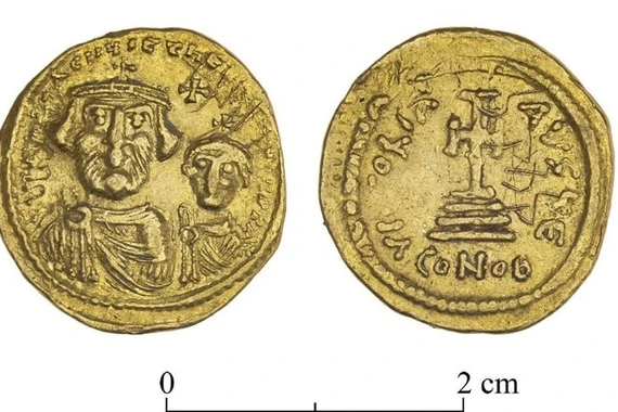 Phát hiện đồng tiền vàng mang hình Hoàng đế Byzantine Heraclius niên đại khoảng 1.400 năm