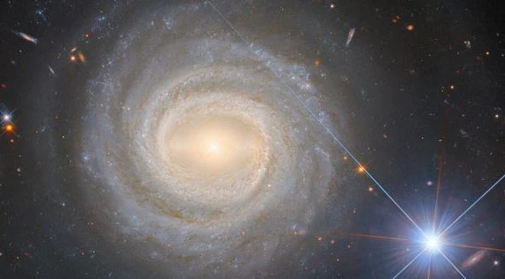 "UFO" đã lao ra từ một lỗ đen quái vật với tốc độ lên đến khoảng 57.000 km.