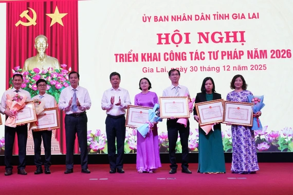 Phổ biến, giáo dục pháp luật bằng nhiều hình thức phù hợp, dễ nghe, dễ hiểu, dễ nhớ, dễ thực hiện.