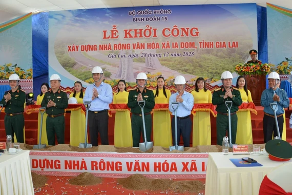 Khởi công xây dựng Nhà rông văn hóa xã Ia Dom.