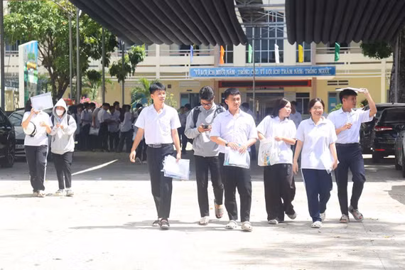 Kỳ thi tốt nghiệp THPT 2026: Thí sinh tự do nỗ lực bắt nhịp