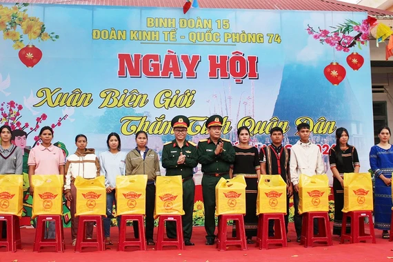 Hơn nửa thế kỷ giữ đất biên cương, dựng màu xanh no ấm