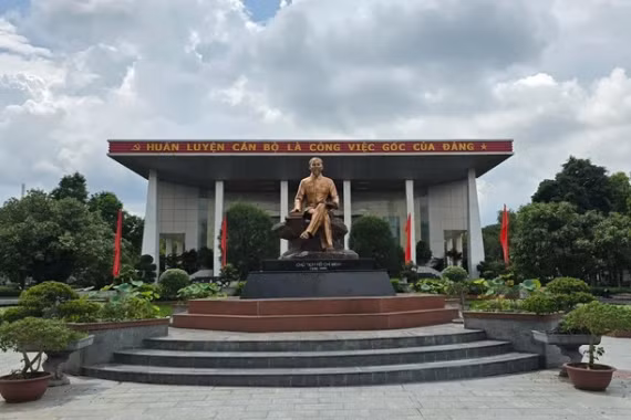 Giữ cho lòng mình luôn 'trong' như suối nguồn đạo đức Hồ Chí Minh
