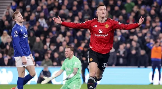 Benjamin Sesko sắm vai siêu dự bị, Man United nối dài mạch bất bại
