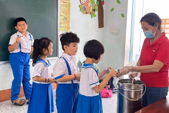 Bảo đảm an toàn bữa ăn trong trường học