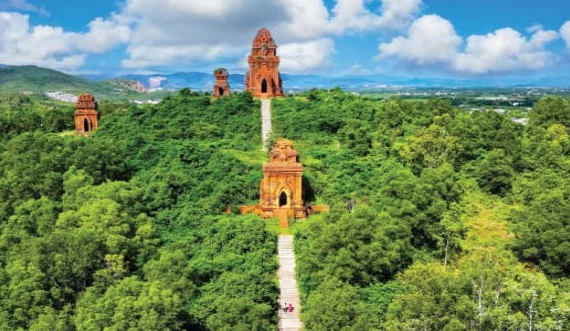 Tiến vào kỷ nguyên mới với nền tảng văn hóa độc đáo, giàu bản sắc