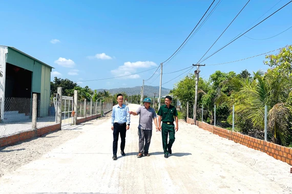 Những con đường “Ý Đảng - Lòng Dân”