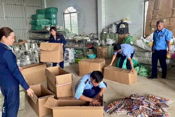 Gia Lai: Tạm giữ gần 1.900 sản phẩm đồ chơi trẻ em, đồ gia dụng không rõ nguồn gốc