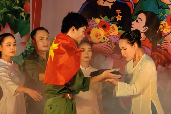 Lắng đọng chương trình nghệ thuật tri ân các anh hùng liệt sĩ.