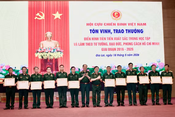 Trung ương Hội CCB Việt Nam giao lưu điển hình tiên tiến học và làm theo Bác.