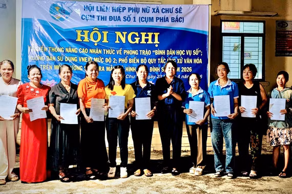 Xã Chư Sê ra mắt mô hình “Gia đình số” .