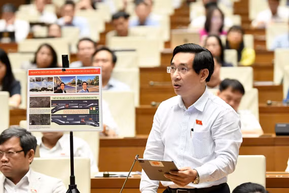 Bổ sung đầy đủ trạm dừng nghỉ trên cao tốc với quy mô phù hợp nhu cầu thực tế.