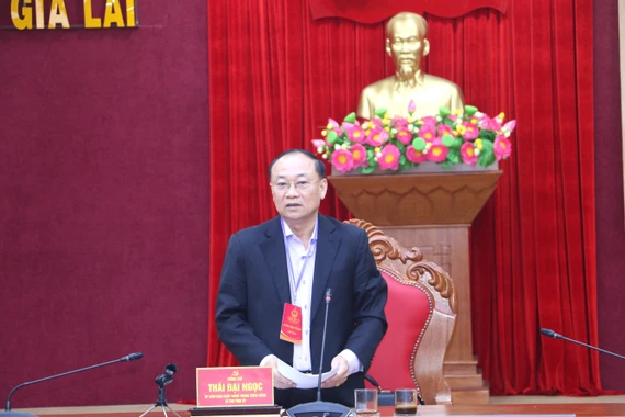Bí thư Tỉnh ủy Thái Đại Ngọc chủ trì cuộc họp. Ảnh: Quang Tấn