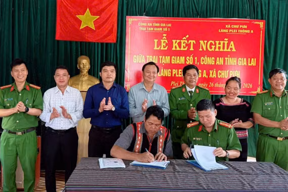 Chung tay giữ bình yên buôn làng