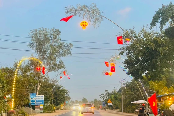 Dựng nêu đón Tết sớm