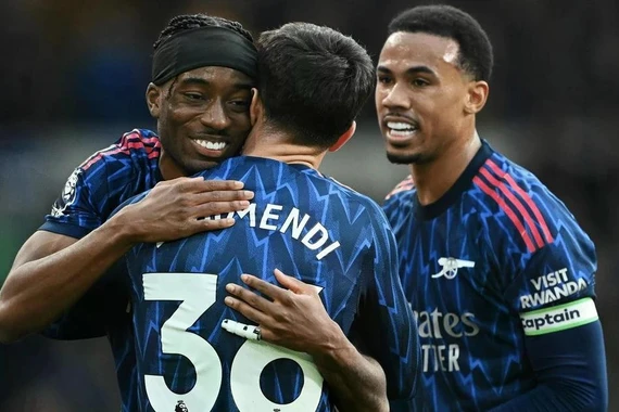 Premier League: Arsenal thắng "hủy diệt", Chelsea và Liverpool vượt M.U