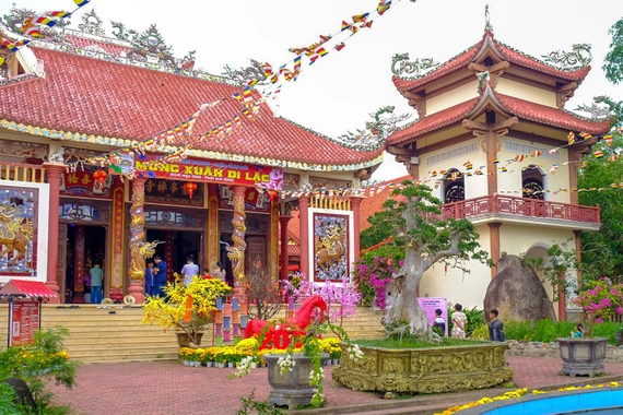 Về miền lễ hội Giêng Hai