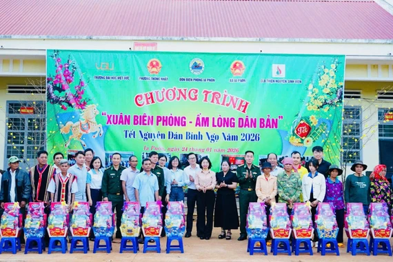 “Xuân Biên phòng - Ấm lòng dân bản”: Gắn kết quân - dân, giữ vững phên giậu Tổ quốc