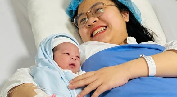 Bé trai chào đời rạng sáng mùng 1 Tết Bính Ngọ