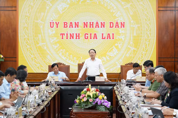 Tập trung tháo gỡ điểm nghẽn, đẩy nhanh tốc độ tăng trưởng kinh tế - xã hội