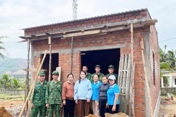 Nghĩa tình người lính quân hàm xanh