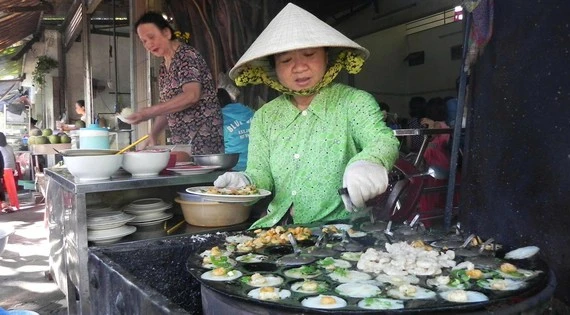 Bánh khọt nức tiếng gần xa