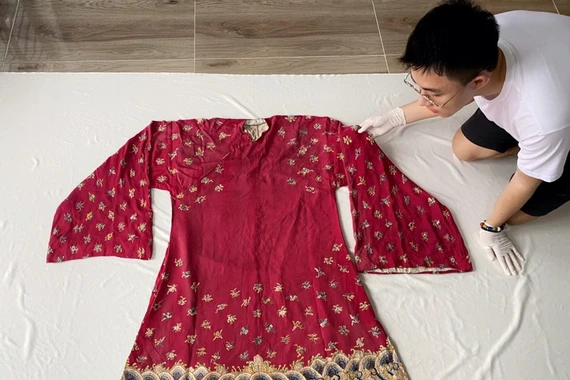 Sợi tơ mong manh kết nối trăm năm