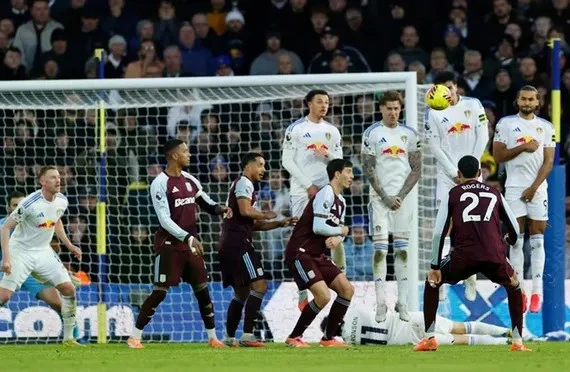 Rogers lập cú đúp đưa Aston Villa vào tốp 4