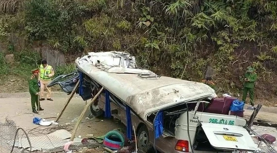 Thông tin mới vụ lật xe khách chở đoàn thiện nguyện, 18 người thương vong