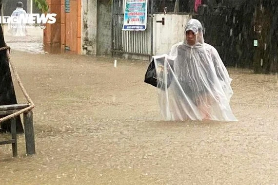 Dự báo thời tiết 27/10: Miền Trung mưa xối xả, nguy cơ cao lũ quét và sạt lở