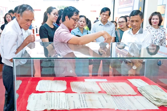 Hồi sinh những văn bản cổ
