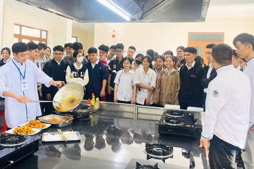 Hướng nghiệp từ xưởng thực hành