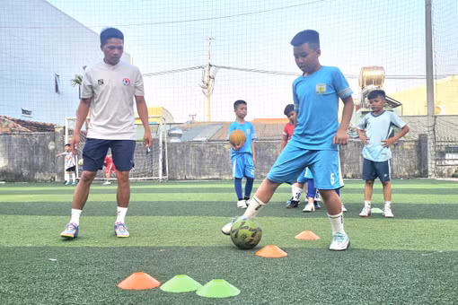 Nuôi dưỡng niềm đam mê bóng đá trong học sinh tiểu học