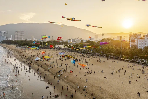 Thí điểm nhà phao nổi trên biển Quy Nhơn phục vụ Năm Du lịch quốc gia 2026.