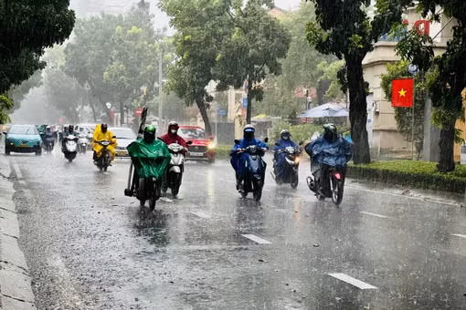 Biển Đông có khả năng đón áp thấp nhiệt đới, bão ngay đầu tháng 7