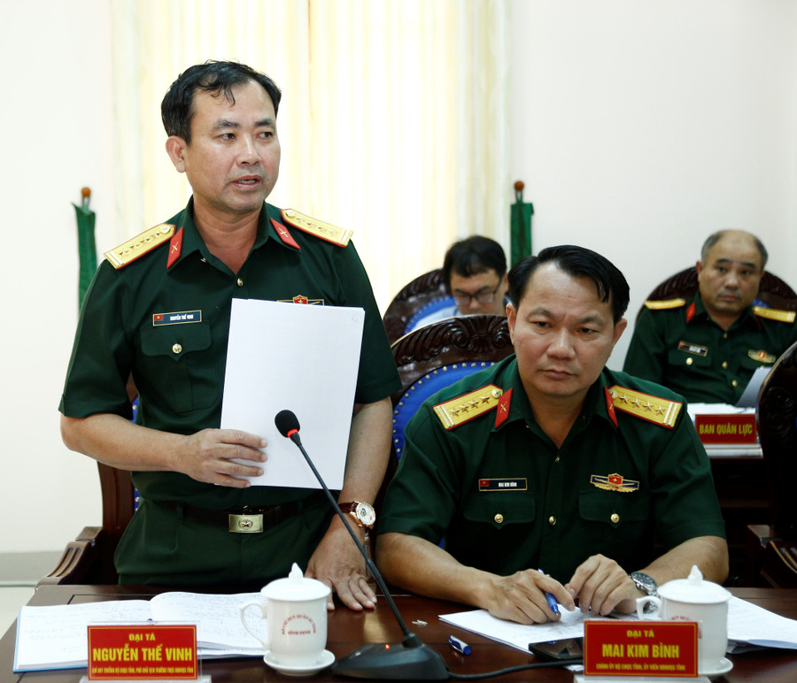 Đại tá Nguyễn Thế Vinh - Chỉ huy trưởng Bộ CHQS tỉnh thông tin về các bước, quy trình triển khai công tác tuyển quân 2026. Ảnh: H.P mg-2995.jpg