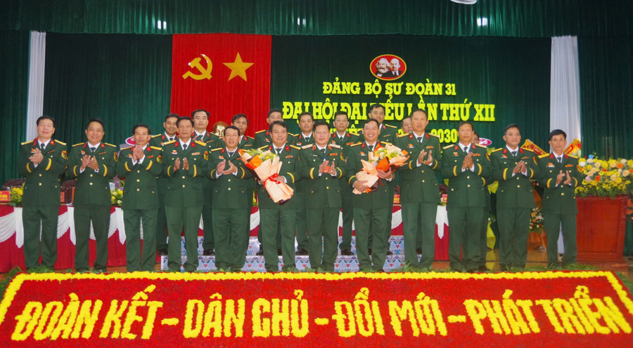 Ban Chấp hành Đảng bộ Sư đoàn 31 nhiệm kỳ 2025 - 2030 ra mắt đại hội. Ảnh: H.P z6809443419107-7382f95b551e022e060eb27c619b0158.jpg