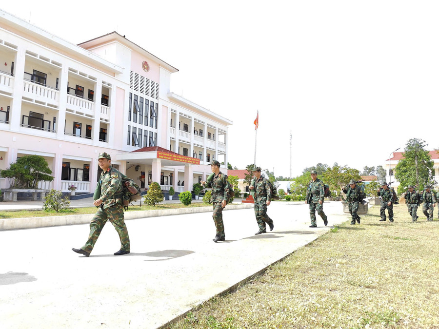 Ban Chỉ huy Phòng thủ khu vực 1 - Hoài Nhơn Nam tổ chức cơ động lực lượng trong luyện tập chuyển trạng thái SSCĐ. Ảnh: Hồng Phúc z6876129661674-7444822dc93e87c4679409bf35fe83b4.jpg