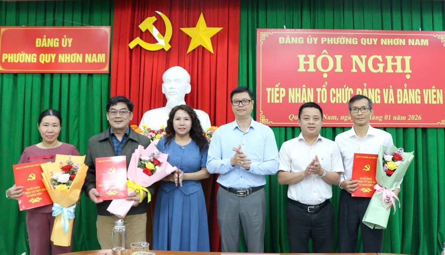 dang-uy-phuong-quy-nhon-nam-tiep-nhan-to-chuc-dang-va-dang-vien.jpg