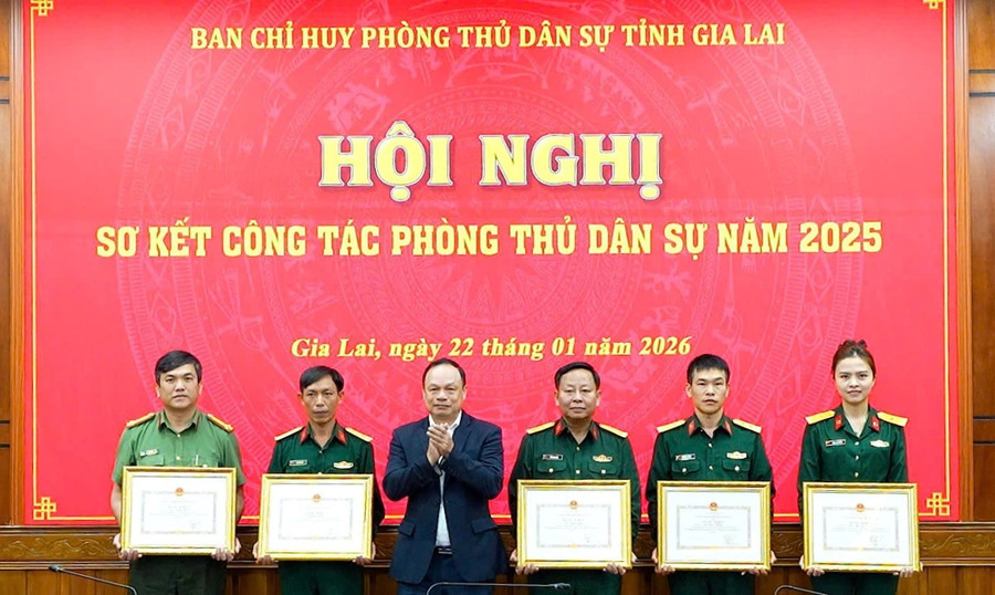 cac-ca-nhan-co-thanh-tich-xuat-sac-trong-phong-chong-thien-tai-tim-kiem-cuu-nan-nhan-bang-khen-cua-ubnd-tinh.jpg