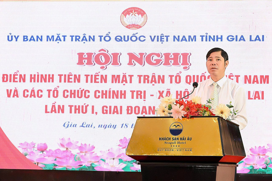 Phó Chủ tịch Thường trực Ủy ban MTTQ tỉnh Trần Minh Sơn đề nghị MTTQ Việt Nam và các tổ chức chính trị - xã hội các cấp tiếp tục quán triệt, thấm nhuần sâu sắc tinh thần “Càng khó khăn thì càng phải thi đua”. Ảnh: Đức Thụy z7024347432924-e48ebcecbd3c225808c39aaceea2967e.jpg