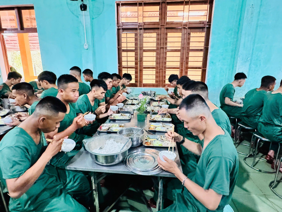 Харчування, яке надається CSM, є повноцінним. Фото: Фан Ань z7593525715370-1ac60c50fcb8516b187b418ab9465fcf.jpg