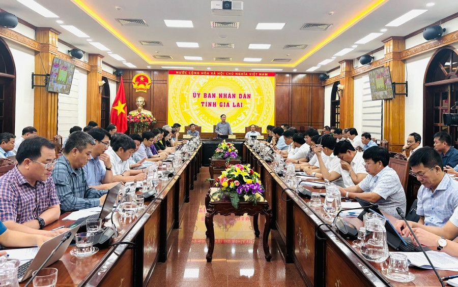 Quang cảnh cuộc họp tại điểm cầu trụ sở UBND tỉnh. Ảnh: Hồng Thương quang-canh-cuoc-hop-tai-diem-cau-tru-so-ubnd-tinh.jpg