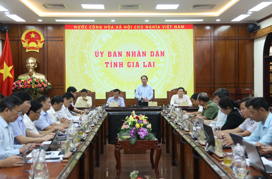 ubnd-tinh-to-chuc-hoi-nghi-danh-gia-tinh-hinh-phat-trien-kt-xh-nam-2025.jpg