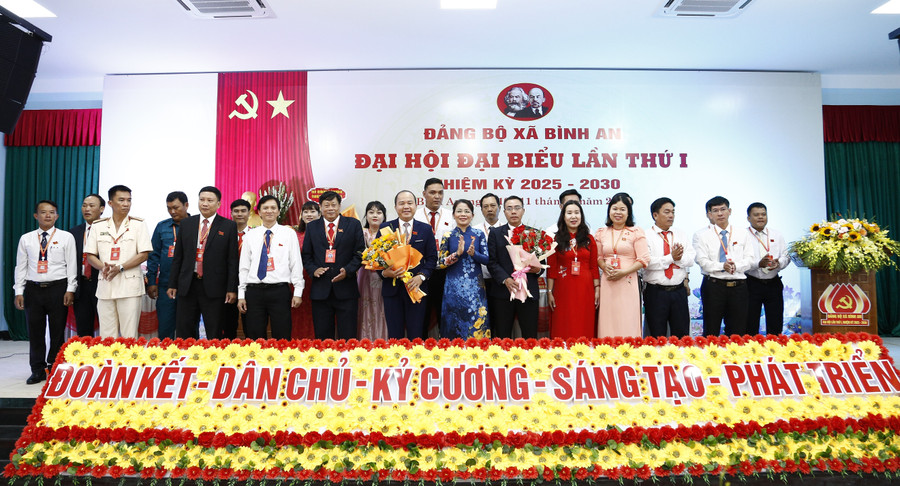 Ban Chấp hành Đảng bộ xã Bình An nhiệm kỳ 2025-2030 ra mắt Đại hội. Ảnh: Hồng Phúc mg-0770.jpg