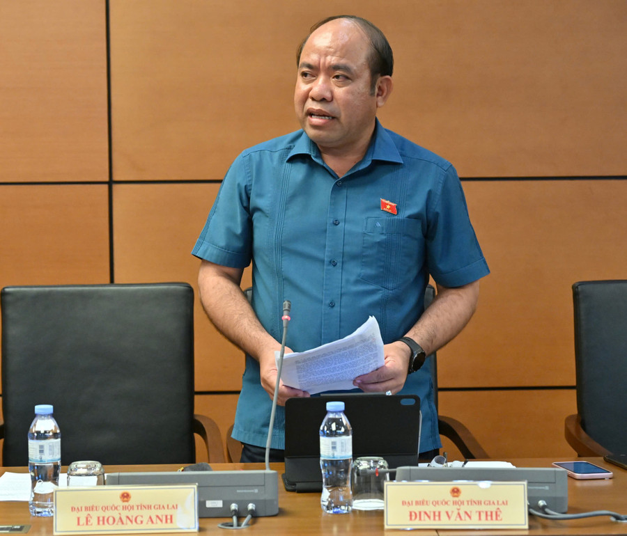 Đại biểu Đinh Văn Thê thống nhất việc tách quỹ công nghiệp quốc phòng, an ninh thành 2 quỹ. Ảnh: Đoàn ĐBQH tỉnh z7173864885730-0fd4a251df68ad5a9a8b9ace4c9bf5e3.jpg