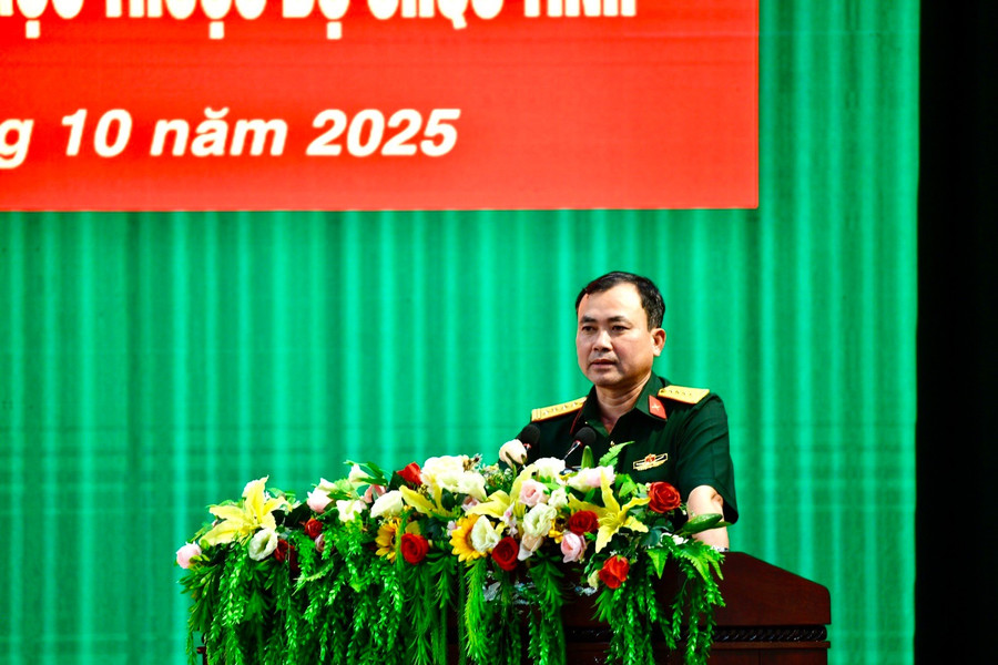 Đại tá Nguyễn Thế Vinh-Chỉ huy trưởng Bộ CHQS tỉnh phát biểu tại hội nghị. Ảnh: H.P z7137060077457-fff1991f031914e9c7205187f645263f.jpg